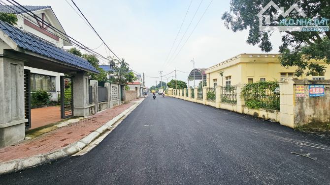 TRỤC CHÍNH KINH DOANH OTO TRÁNH - NẰM GIỮA 3 KCN NỘI BÀI, CN2, CN3 CÁCH ĐƯỜNG 131 CHỈ 500M - 2