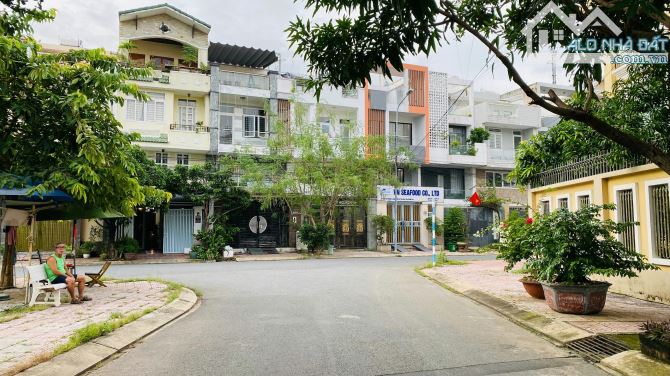 Bán nhà biệt thự kdc xây dựng 5 đường Liên Phường Quận 9 gần chợ Phước Bình (180m2) 24 tỷ - 2