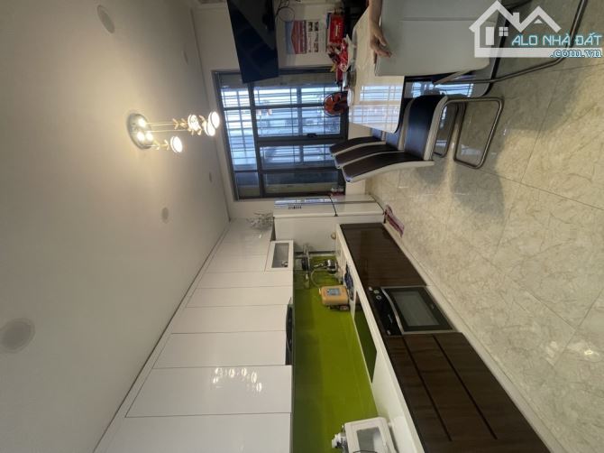 Bán gấp nhà đẹp ở ngay Trần Xuân Soạn, xe hơi ngủ nhà, 80m2, SHR, HCĐ, chỉ 14.8 tỷ. - 2