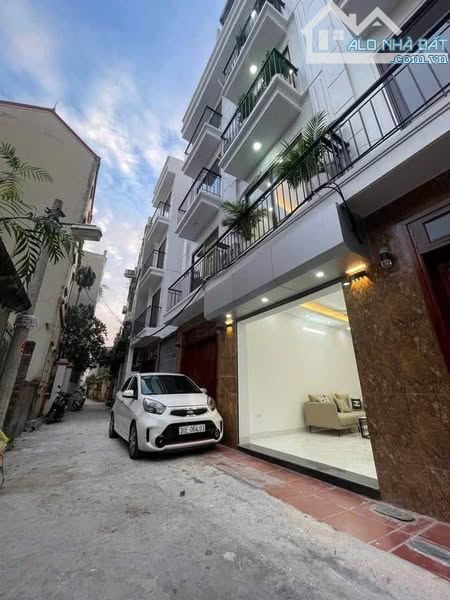 MỸ NỮ CHÂN DÀI - 5 TẦNG – 42M² – Ô TÔ ĐỖ – CHỈ 5,X TỶ ( CÓ TL ) #BÁT #KHỐI - #LONG #BIÊN - 2