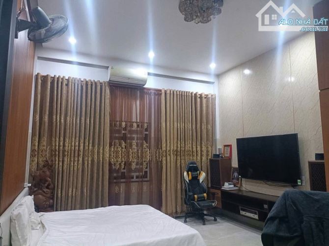 Bán nhà 4 tầng mặt tiền 10m5 Lê Thanh Nghị. Dt 81m2 4pn sát 30/4 vị trí đẹp kdoanh buôn án - 2