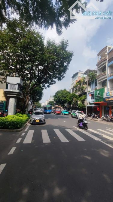 Vị trí đẹp (không dải phân cách Mặt tiền Lạc Long Quân P.10 DT (4x23) Giá 19 tỷ TL Mạnh - 2