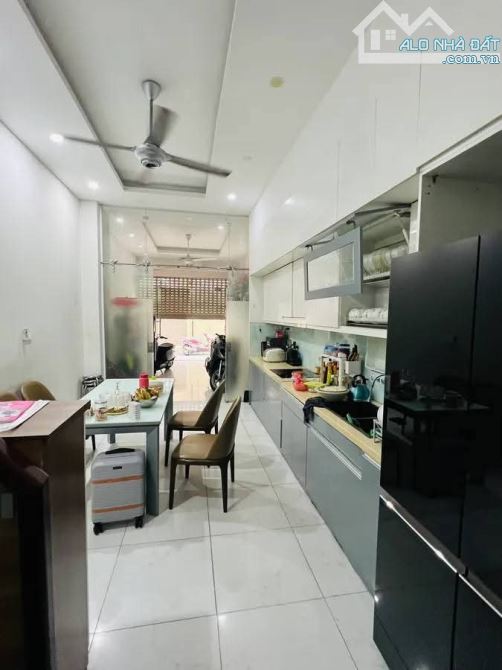 NHÀ  ĐẸP NGUYÊN HỒNG - BA ĐÌNH - PHÂN LÔ - Ô TÔ - VỈA HÈ 2 BÊN - KINH DOANH - 49M - 24,9 - 2
