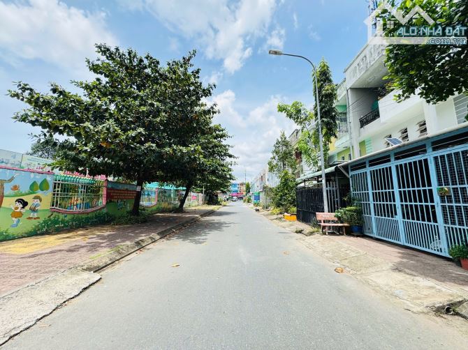 NỀN ĐẸP KHÔNG VƯỚNG ĐƯỜNG SỐ 54 KDC 586 - CẦN THƠ - 120,2M2 - GIÁ 2,96 TỶ - 2