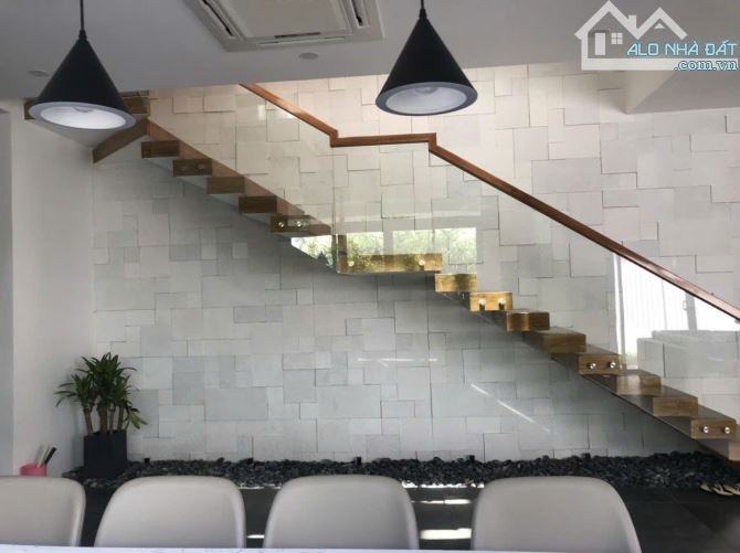 Bán biệt thự 3 tầng đường Bùi Tá Hán, khu Nam Việt Á gần sông Hàn - 2