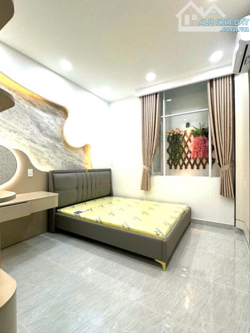 - Góc 2 mặt tiền đường Nguyễn Trãi, P Chợ Quán . 5 tầng mới. Giá chỉ 23.2 tỷ Thương lượng. - 2