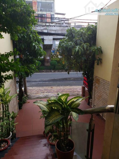 BÁN GẤP KHÁCH SẠN CÓ 20 PHÒNG, THANG MÁY,  HÀ HUY GIÁP QUẬN 12, DT 141 M²(5×28)GIÁ SIÊU RẺ - 2