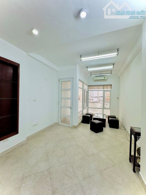 NÓNG HỔI: Nguyễn Thái Học 41m2, sát phố, mặt ngõ KD, dân xây, ô tô, gần Văn Miếu - 2