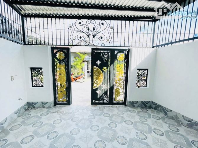 Căn nhà mới sửa lại đẹp, kẹt vốn cần bán gấp giá 840 triệu, 90m2 vuông đẹp - 2