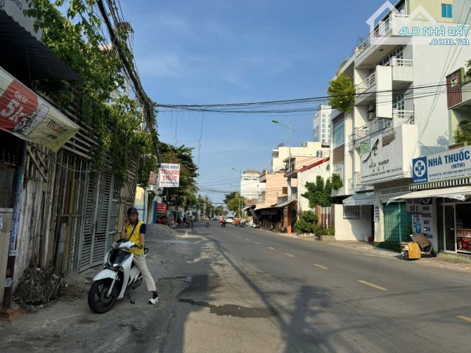 Bán đất đường Đặng Tất ngang 13m xây khách sạn- cách biển 300m - 2