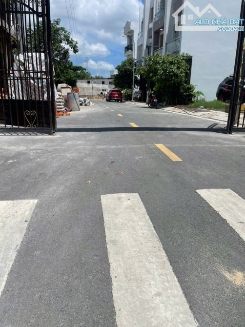 NGAY HỒ VĂN LONG & NGÃ 4 GÒ MÂY- ĐẤT 1/ 51M2 - 4.2x12.5- HẺM XE TẢI 12M -SHR. CHỈ HƠN 3 TỶ - 2