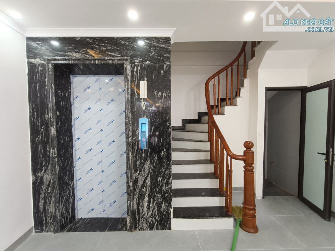 Tôi Cần Bán Nhà Phố TÔN ĐỨC THẮNG ĐỐNG ĐA 6T Thang Nhà Mới Ô Tô Vào Nhà Kinh Doanh. - 2