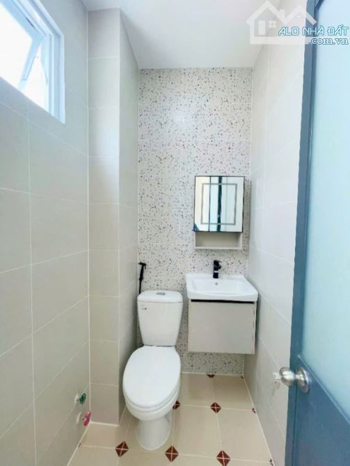 CÁCH MẶT TIỀN BẾN VÂN ĐỒN 30M XE HƠI  NGANG 4 DIỆN TÍCH SD 53M2 CÓ 2 TỶ HƠN - 2