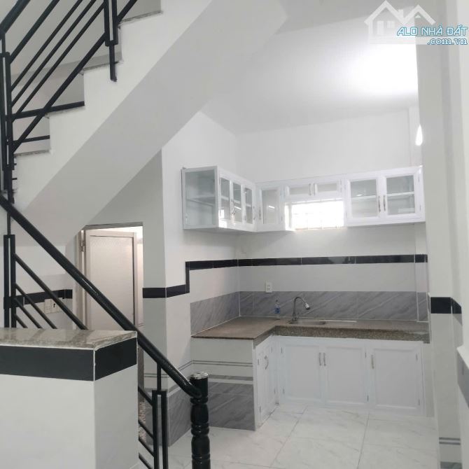 Nhà đẹp SHC 3,5 *10m gần Chợ Đông Thạnh giá 1,29 tỷ - 2