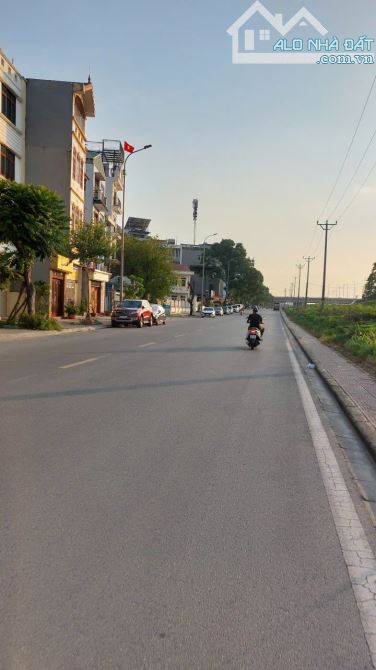 Bán nhà phố Đức Giang 30m2- 5 tầng- 3 phòng ngủ- 6.4 tỷ, gần ô tô - 2