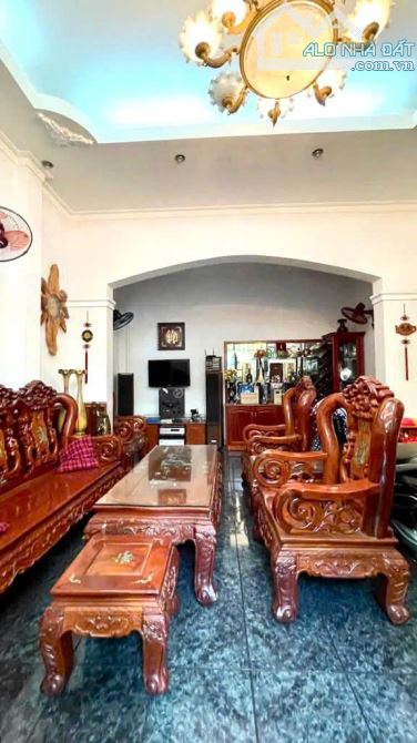 Trần Quang Diệu, Q3, Lô góc, ngang 10m, 85m2, 3 Tầng, hẻm xe hơi, khu dân trí, 18.3 Tỷ - 2