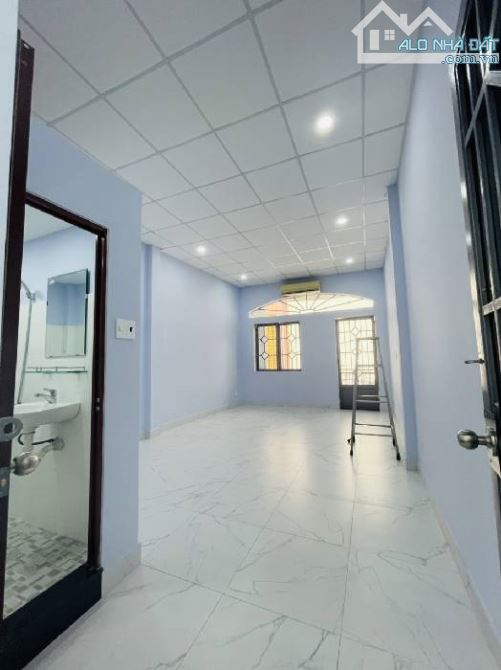 BÁN NHÀ {4M X 15M} 60M2 HXH THÔNG - 5p RA VÒNG XOAY DÂN CHỦ, KHU DÂN TRÍ CAO -  CHỈ 9 TỶ - 2