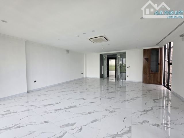 Bán nhà Đống Đa, mặt phố Cát Linh, 130m2 MT 10m, ôtô dừng đỗ ngày đêm, phù hợp tòa VP 9T - 2