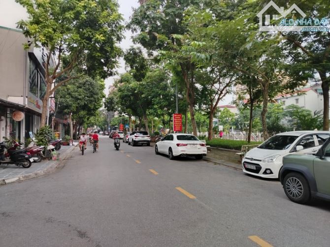 BÁN ĐẤT NGUYỄN VĂN HƯỞNG GIANG BIÊN 50M, NGÕ THÔNG, KD, Ô TÔ 7 CHỖ VÀO ĐẤT. 9 TỶ - 2