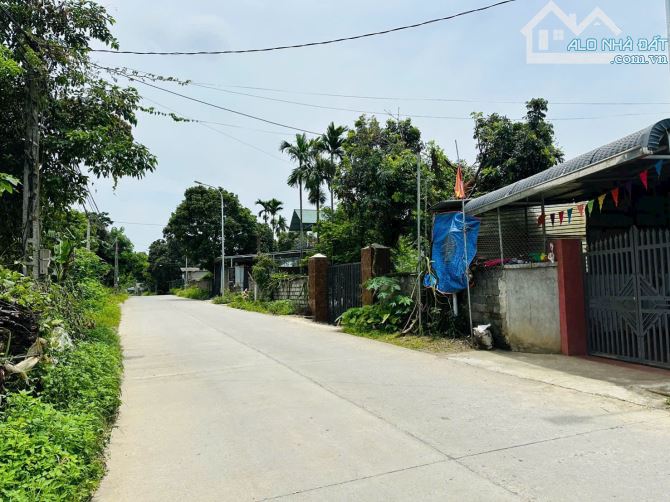 BÁN GẤP LÔ ĐẤT SẴN NHÀ CÓ DT 224m2 BÁM TRỤC CHÍNH LIÊN XÃ GIÁ CHỈ 2 TỶ - 2