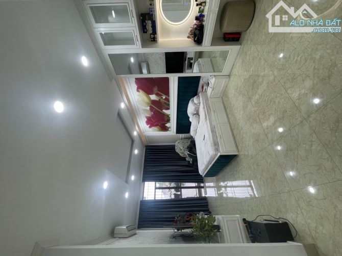 Bán gấp nhà đẹp ở ngay Trần Xuân Soạn, xe hơi ngủ nhà, 80m2, SHR, HCĐ, chỉ 14.8 tỷ. - 3