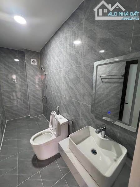 MỸ NỮ CHÂN DÀI - 5 TẦNG – 42M² – Ô TÔ ĐỖ – CHỈ 5,X TỶ ( CÓ TL ) #BÁT #KHỐI - #LONG #BIÊN - 3