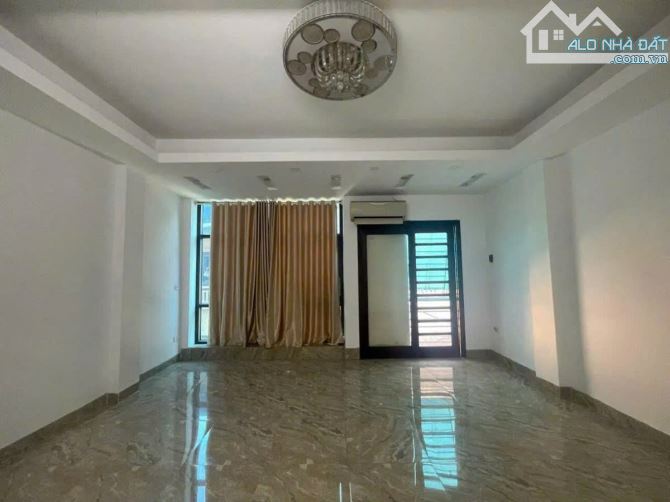 Bán gấp nhà Cầu Giấy, ô tô đỗ cửa,  MT 5.2m, giá nhỉnh 10 tỷ - 3