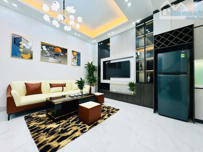 BÁN NHÀ MỚI ĐẸP TRUNG TÂM CẦU GIẤY 35M - 5 TẦNG - MT: 5M - Ô TÔ ĐỖ CỬA - GIÁ NHỈNH 8 TỶ - 3
