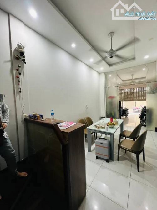 NHÀ  ĐẸP NGUYÊN HỒNG - BA ĐÌNH - PHÂN LÔ - Ô TÔ - VỈA HÈ 2 BÊN - KINH DOANH - 49M - 24,9 - 3