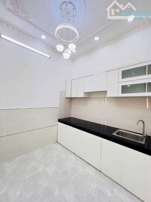 📌 Nhà 3 tầng đẹp, hẻm xe hơi tránh nhau, SHR, giá chỉ 2.15 tỷ - 3