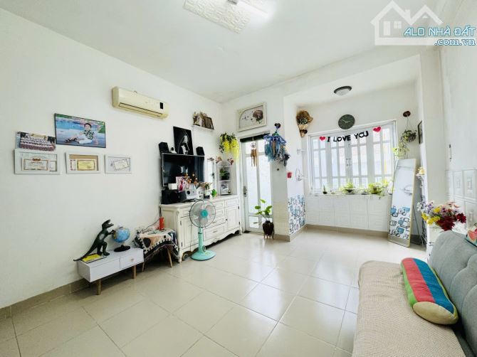 GI.ẢM THÊM 1 T.ỉ-Trung tâm Phú Nhuận- 4 TẦNG BTCT - HUỲNH VĂN BÁNH 80M2 - NGANG HIẾM 5M - 3