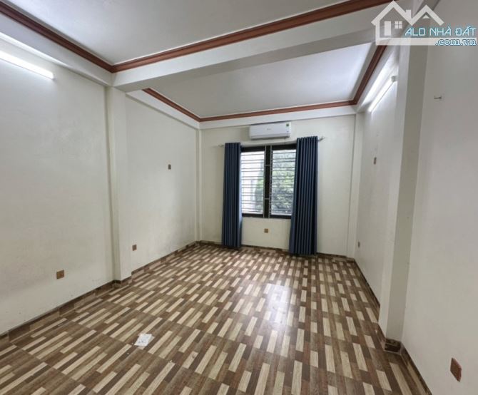 SIÊU PHẨM THẠCH BÀN - LONG BIÊN - 4 NGỦ CHO ĐẠI GIA ĐÌNH - 2 THOÁNG - MỚI ĐẸP Ở NGAY - 3