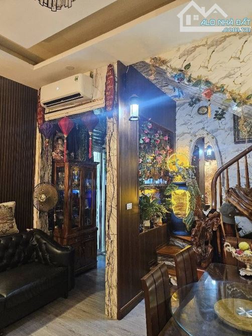 BÁN NHÀ ĐẸP Ớ NGAY- TRUNG TÂM CẦU GIẤY - FULL NỘI THẤT CHỈ VIỆC XÁCH VALY VỀ Ở - 3