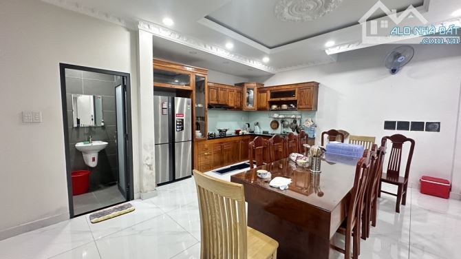 Nhà 2 tầng FULL NỘI THẤT Mặt tiền đường HT13 phường HT Q12, dt 87,9m2 (5,3mx19m) Đường 12m - 3