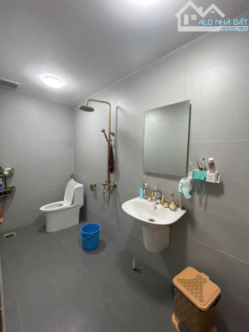 BÁN NHÀ MÊ LỬNG MẶT TIỀN ĐƯỜNG CAO ĐẠT - DT: 5x15m - H: ĐÔNG BẮC - Tc: 100% - 5,99 TỶ - 3