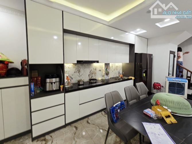 GIANG BIÊN 6 TẦNG. NỘI THẤT ĐẸP -15m Ô TÔ THÔNG Ô BÀN CỜ. NỘI THẤT. 5.9 TỶ - Vị trí trung - 3
