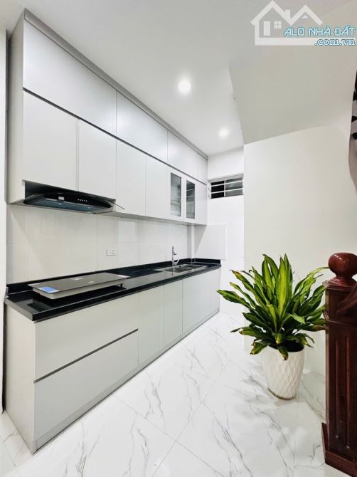 🎯 LÕI CẦU GIẤY - 7.4 TỶ - NHÀ MỚI 5 TẦNG KÍNH KONG - FULL NỘI THẤT TIỀN TỶ - VỀ Ở LUÔN - 3