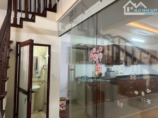 Mặt Cự Khối-Long Biên-Ô Tô đỗ - 6 Tầng Kinh Doanh đa năng- 130m rộng rãi chỉ 16 tỷ - 3