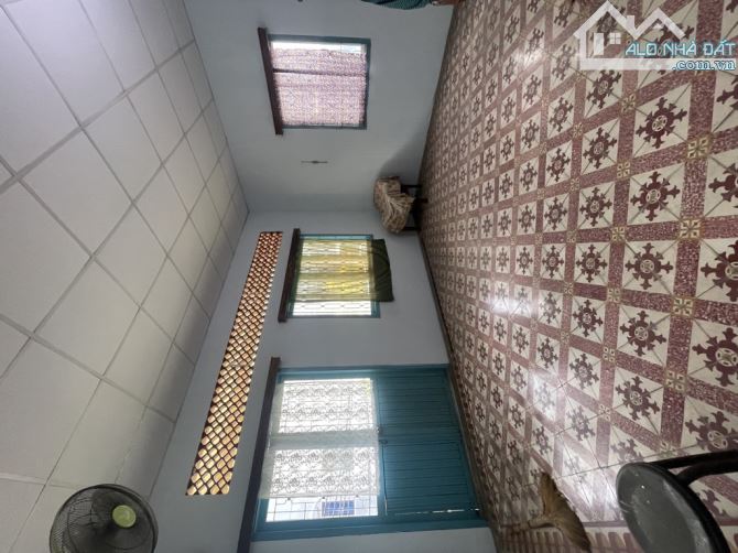 BÁN NHÀ QUẬN 4 - HẺM XE HƠI NGUYỄN KHOÁI  - NHÀ 2 TẦNG BTCT - 157M2 CHỈ 12.8 TỶ - 3