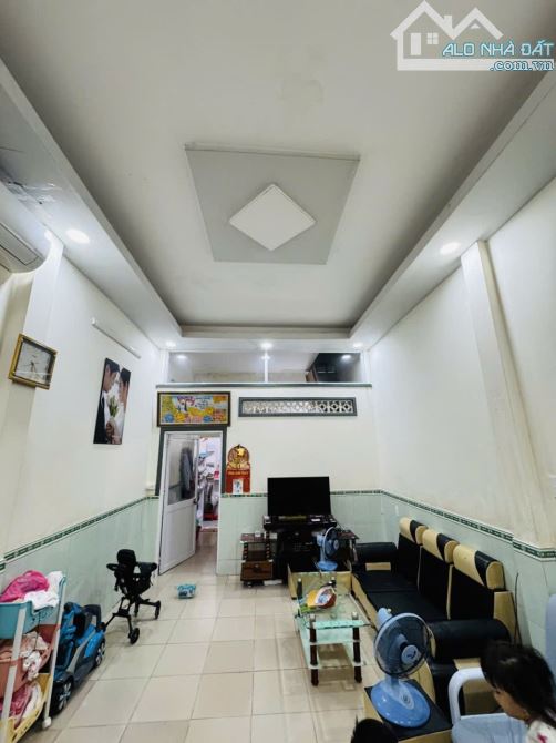 Bán gấp nhà Hương Lộ 2 gần ngã tư 4 xã 44m2 , Tầng Nhỉnh 4 tỷ - 3