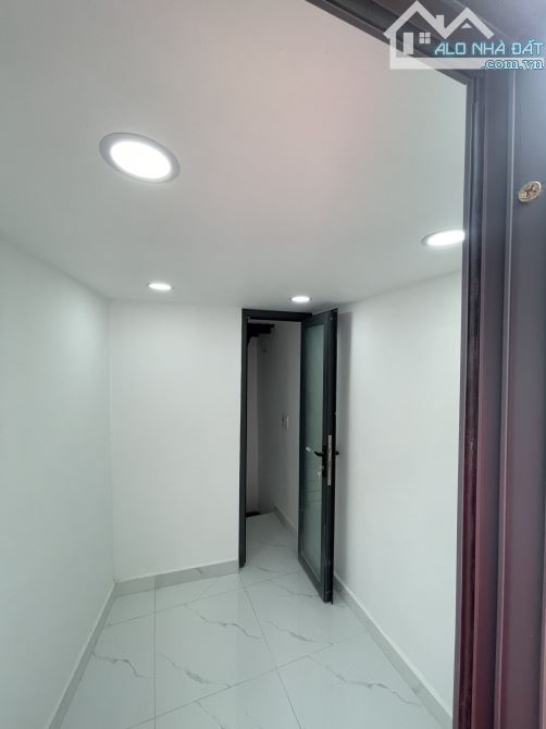 Cực hiếm chỉ 1,99 tỷ. Nhà 3 tầng 2PN. Ngay CMT8. Q10. Hẻm ba gác thông. - 3