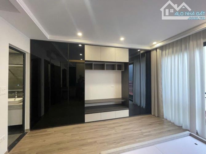 Siêu phẩm phố Trạm - ô tô vào nhà - 6 tầng - MT 4.6m - 10,6 tỷ - 3