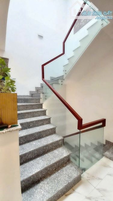 Bán căn nhà 3 lầu tại quận 2 ngay chợ cây xoài đường lê văn thịnh - 4