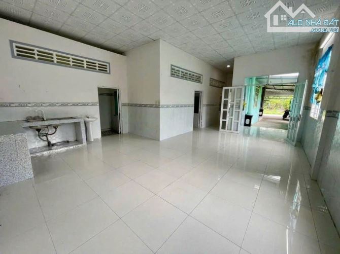 Bán Nhà Đẹp Tone Trắng ở Tỉnh Lộ 7 ngang 10 giá 990 Triệu Sổ Riêng DT 350m2 - 4