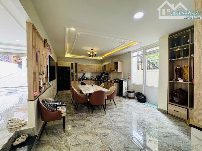 VILLA HÙNG VƯƠNG P9 4 TẦNG HOÀN CÔNG 6PN, GYM, SAUNA, HẦM Ô TÔ RỘNG - 18 TỶ TL MẠNH - 4