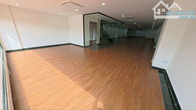 CHO THUÊ TOÀ NHÀ 131 HOÀNG HOA THÁM, TÂN BÌNH - 8M X 32M - 1 HẦM 6 TẦNG - THANG MÁY, PCCC - 4