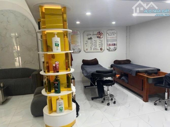 Bán TẬP THỂ EM GÁI PHỐ BẠCH MAI, 4.x TỶ, VÀI NƯỚC RA MP, KINH DOANH SPA, 2 Tầng THÔNG SÀN. - 4