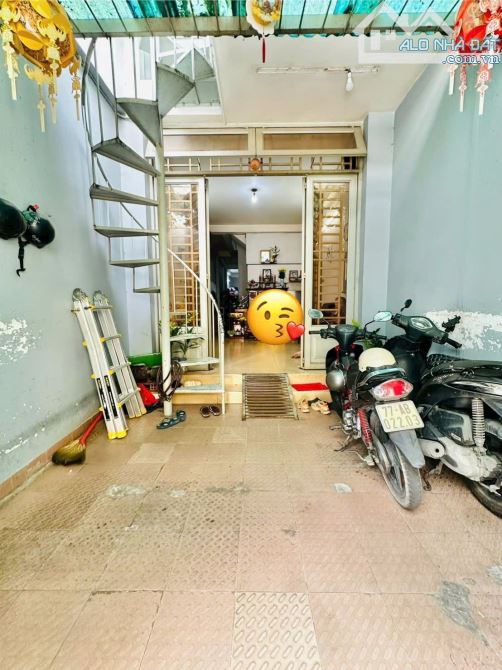 GIÁP Q.10- HẺM NHỰA XE TẢI THÔNG LÝ THƯỜNG KIỆT- 78M2- 4 TẦNG- 10 PHÒNG- SỔ NỞ HẬU NHẸ - 4