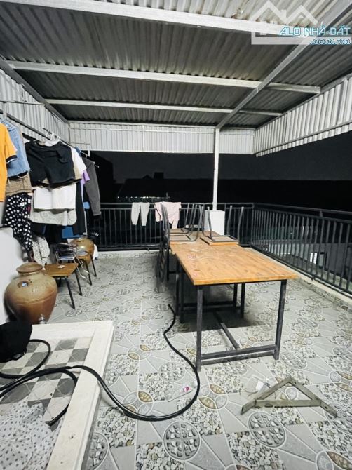 CỰ khối Long Biên -NHÀ ĐẸP 2 Tầng x 65m CHỦ TỰ XÂY - LÔ GÓC - SIÊU THOÁNG - GẦN Ô TÔ - 4