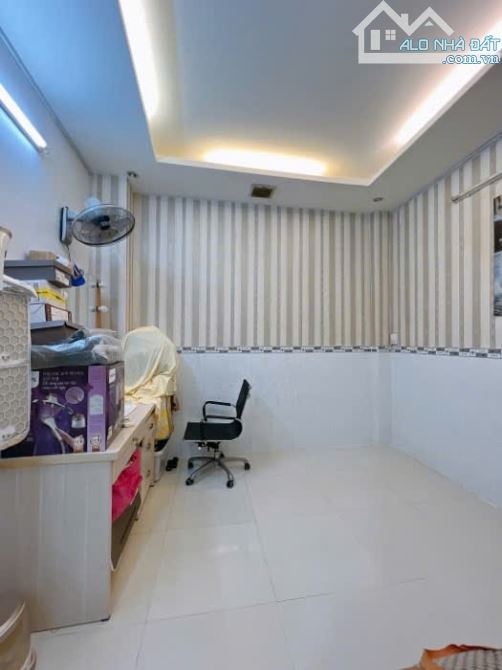 MẶT TIỀN CÁCH 2 CĂN NHÀ NGANG 3.5 DÀI 12 ĐÚC BÊ TÔNG  CÓ 5 TỶ Q4 - 4